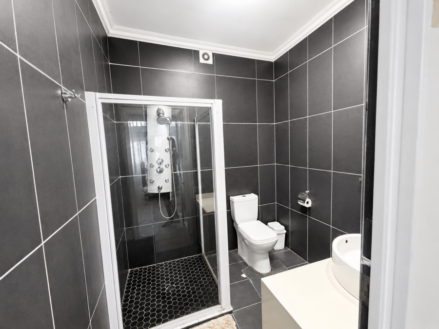 5 Bedroom Property for Sale in Ocean View KwaZulu-Natal