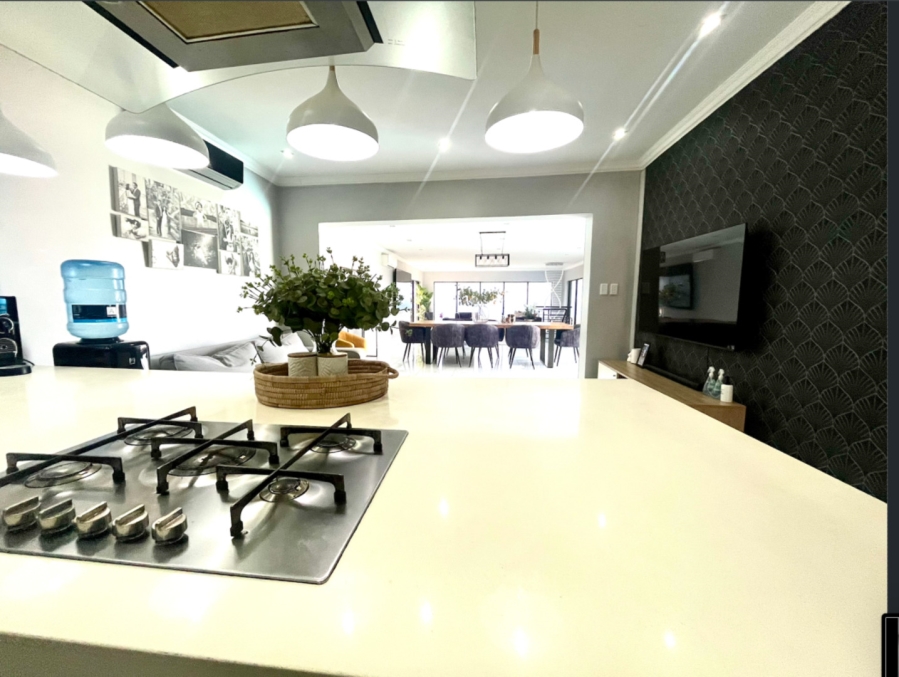 5 Bedroom Property for Sale in Ocean View KwaZulu-Natal