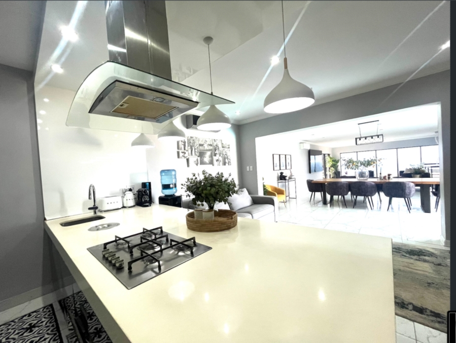 5 Bedroom Property for Sale in Ocean View KwaZulu-Natal