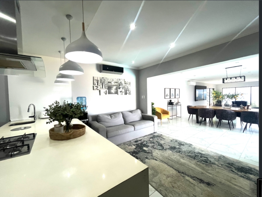 5 Bedroom Property for Sale in Ocean View KwaZulu-Natal