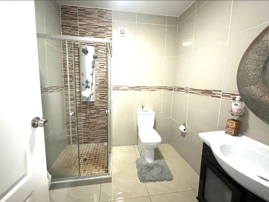 5 Bedroom Property for Sale in Ocean View KwaZulu-Natal