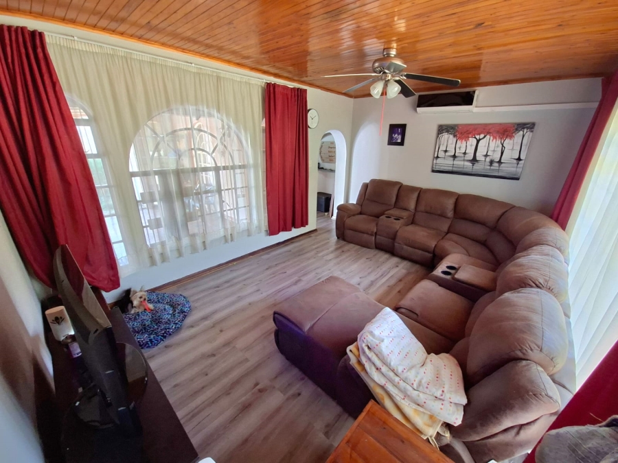 3 Bedroom Property for Sale in Schuinshoogte KwaZulu-Natal