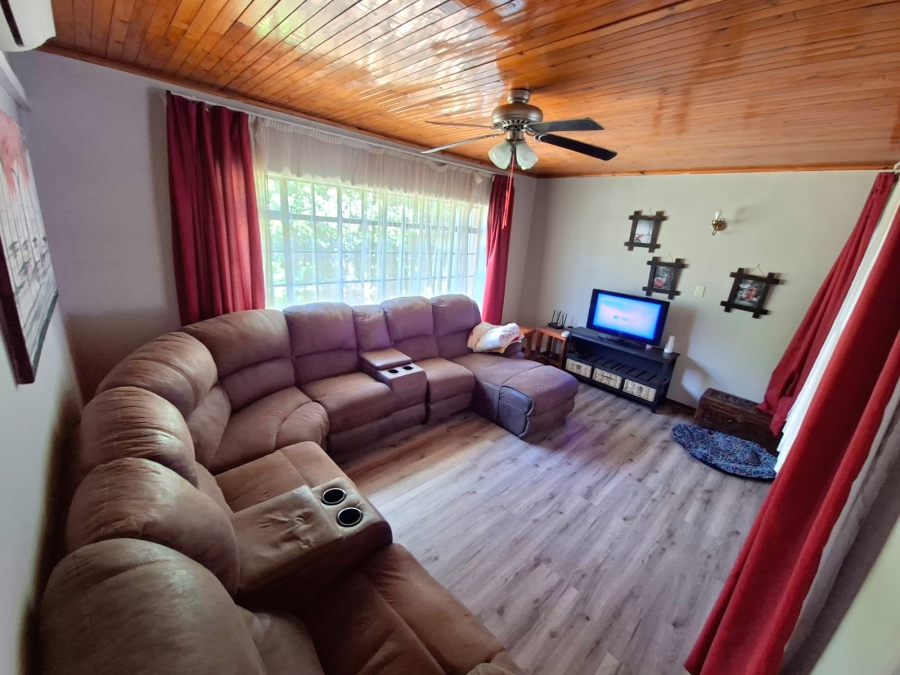 3 Bedroom Property for Sale in Schuinshoogte KwaZulu-Natal