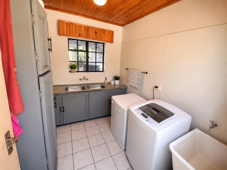 3 Bedroom Property for Sale in Schuinshoogte KwaZulu-Natal