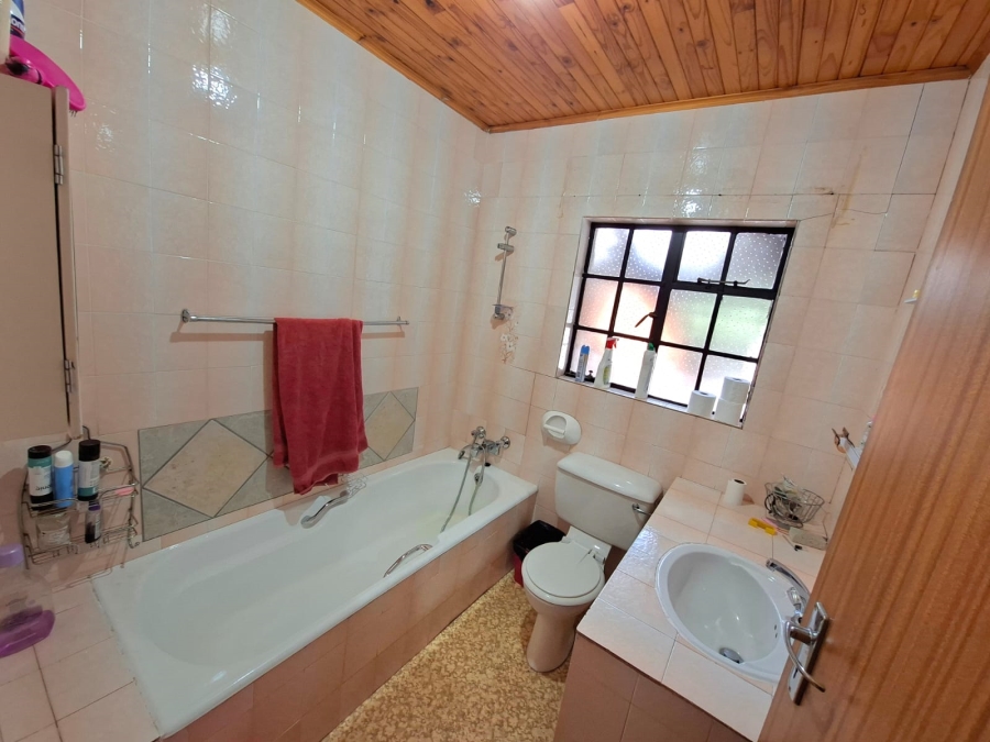 3 Bedroom Property for Sale in Schuinshoogte KwaZulu-Natal