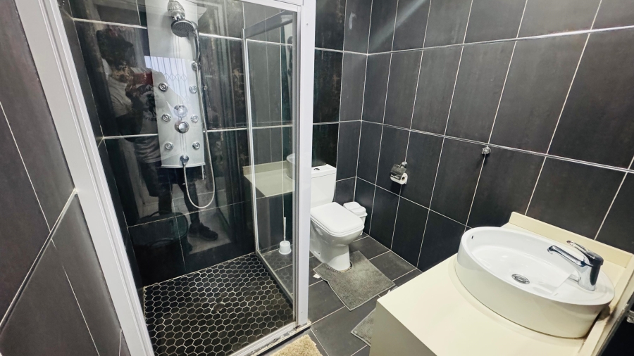 5 Bedroom Property for Sale in Bluff KwaZulu-Natal