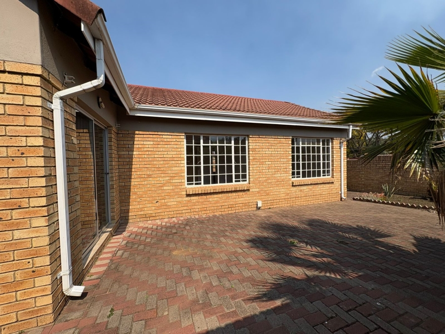 To Let 3 Bedroom Property for Rent in Huttenheights KwaZulu-Natal