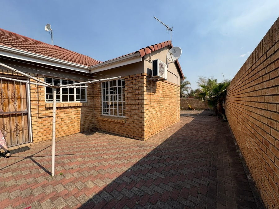 To Let 3 Bedroom Property for Rent in Huttenheights KwaZulu-Natal