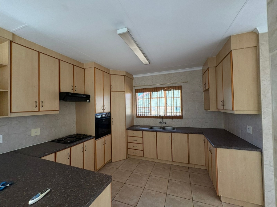 To Let 3 Bedroom Property for Rent in Huttenheights KwaZulu-Natal