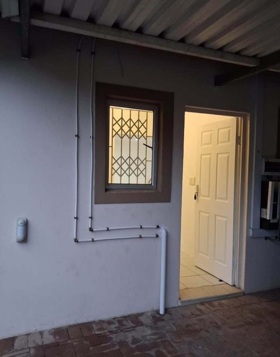 To Let 1 Bedroom Property for Rent in Cowies Hill KwaZulu-Natal