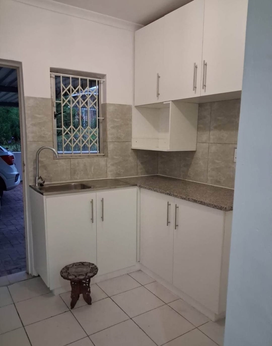 To Let 1 Bedroom Property for Rent in Cowies Hill KwaZulu-Natal