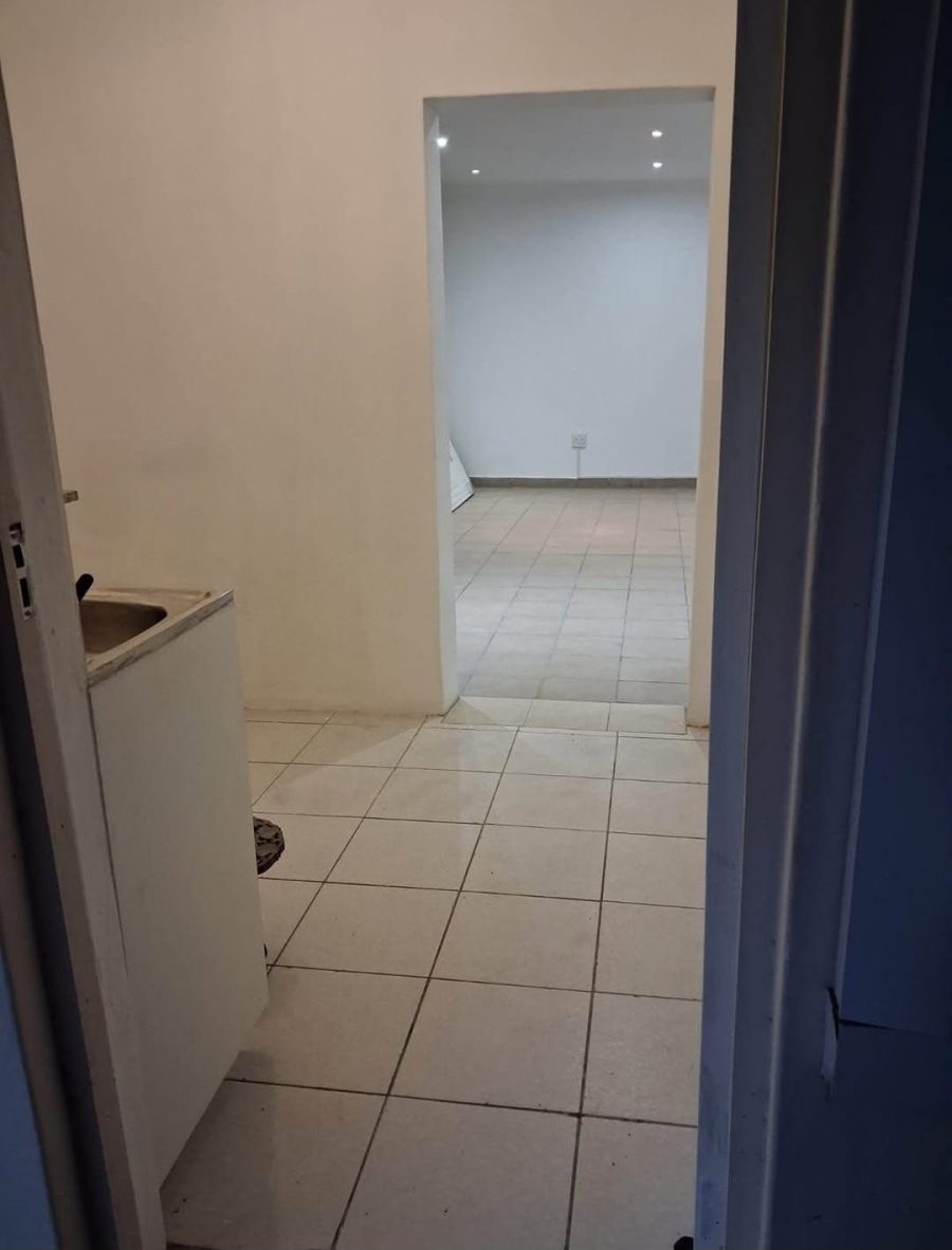 To Let 1 Bedroom Property for Rent in Cowies Hill KwaZulu-Natal