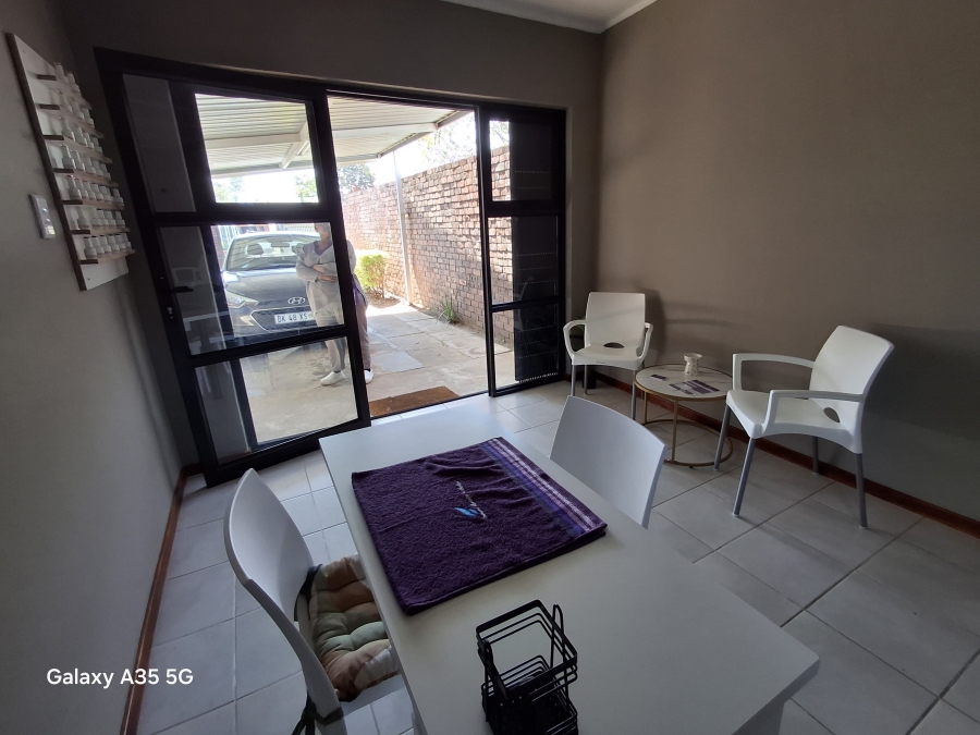 To Let Commercial Property for Rent in Scottsville KwaZulu-Natal