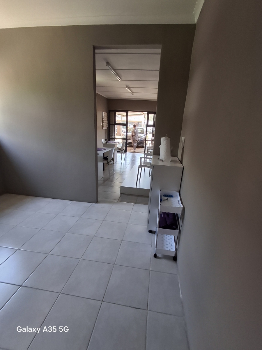 To Let Commercial Property for Rent in Scottsville KwaZulu-Natal