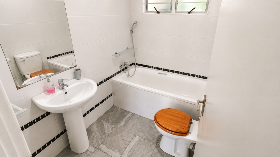 To Let 2 Bedroom Property for Rent in Amanzimtoti KwaZulu-Natal