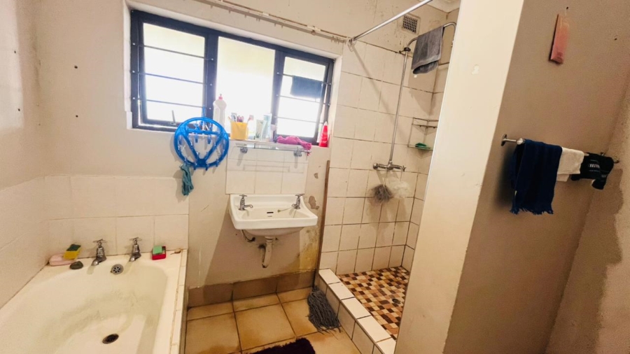 To Let 4 Bedroom Property for Rent in Bluff KwaZulu-Natal
