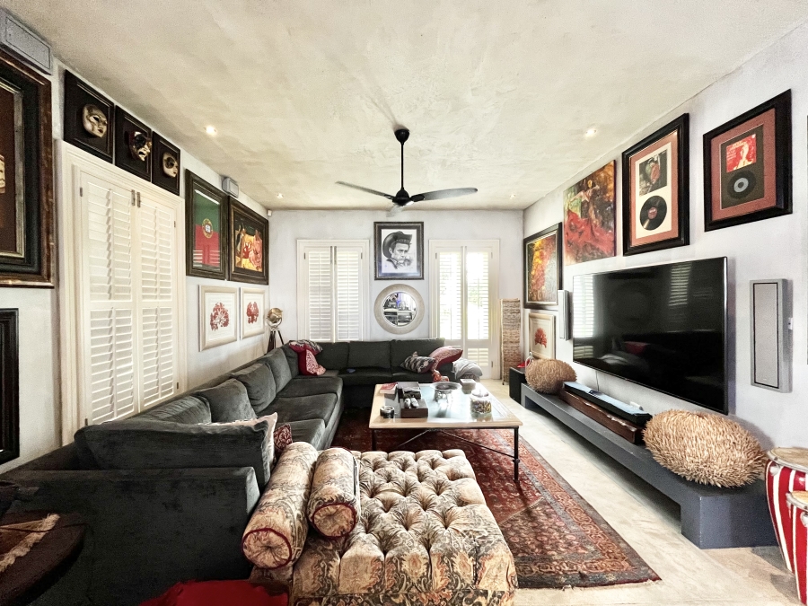 To Let 7 Bedroom Property for Rent in Tinley Manor KwaZulu-Natal