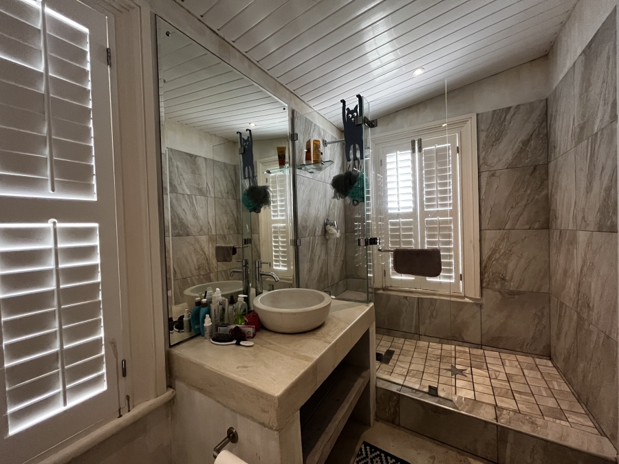 To Let 7 Bedroom Property for Rent in Tinley Manor KwaZulu-Natal