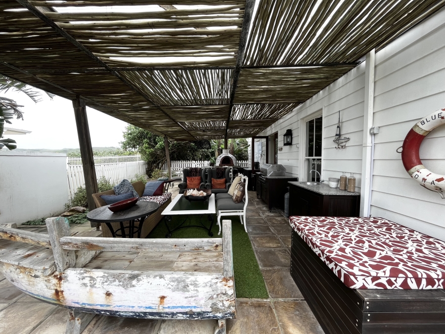 To Let 7 Bedroom Property for Rent in Tinley Manor KwaZulu-Natal