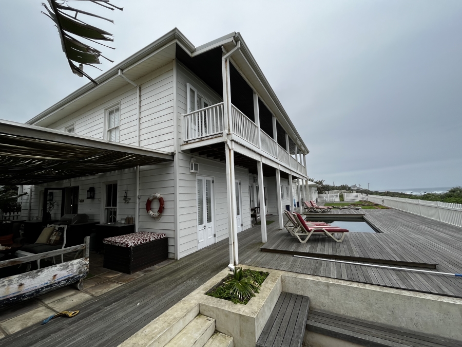 To Let 7 Bedroom Property for Rent in Tinley Manor KwaZulu-Natal