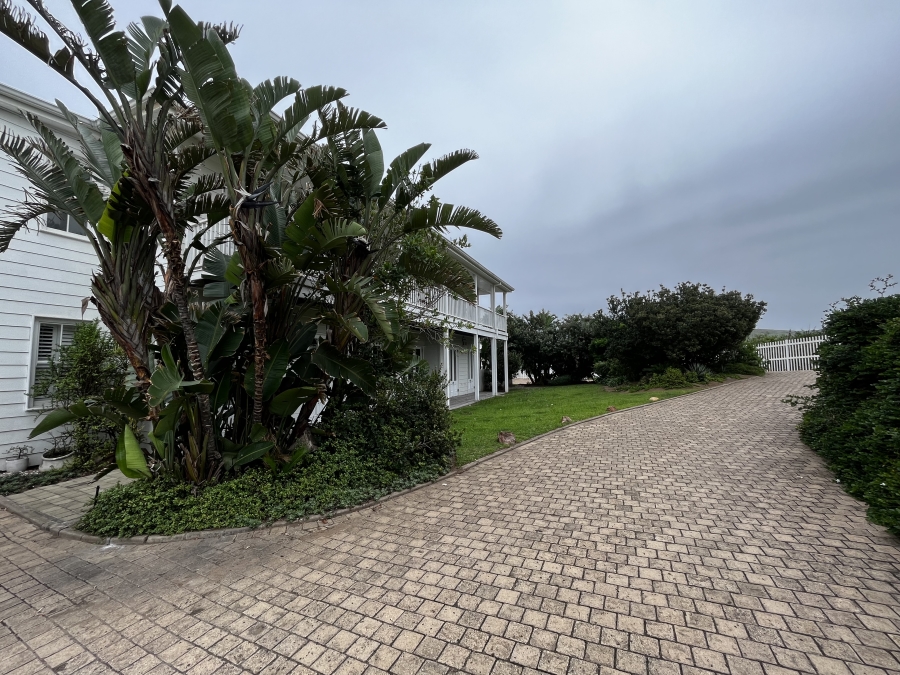To Let 7 Bedroom Property for Rent in Tinley Manor KwaZulu-Natal