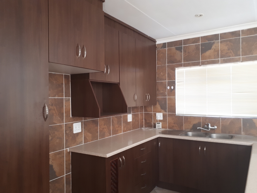 To Let 3 Bedroom Property for Rent in Huttenheights KwaZulu-Natal
