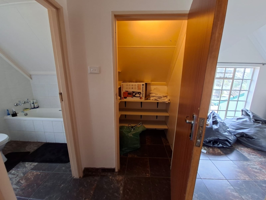 3 Bedroom Property for Sale in Schuinshoogte KwaZulu-Natal