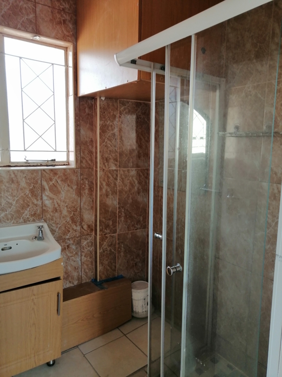 To Let 2 Bedroom Property for Rent in Essenwood KwaZulu-Natal