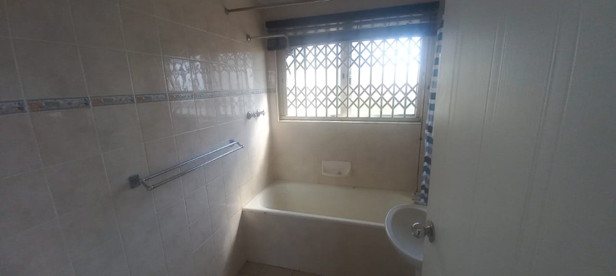 To Let 2 Bedroom Property for Rent in Windermere KwaZulu-Natal