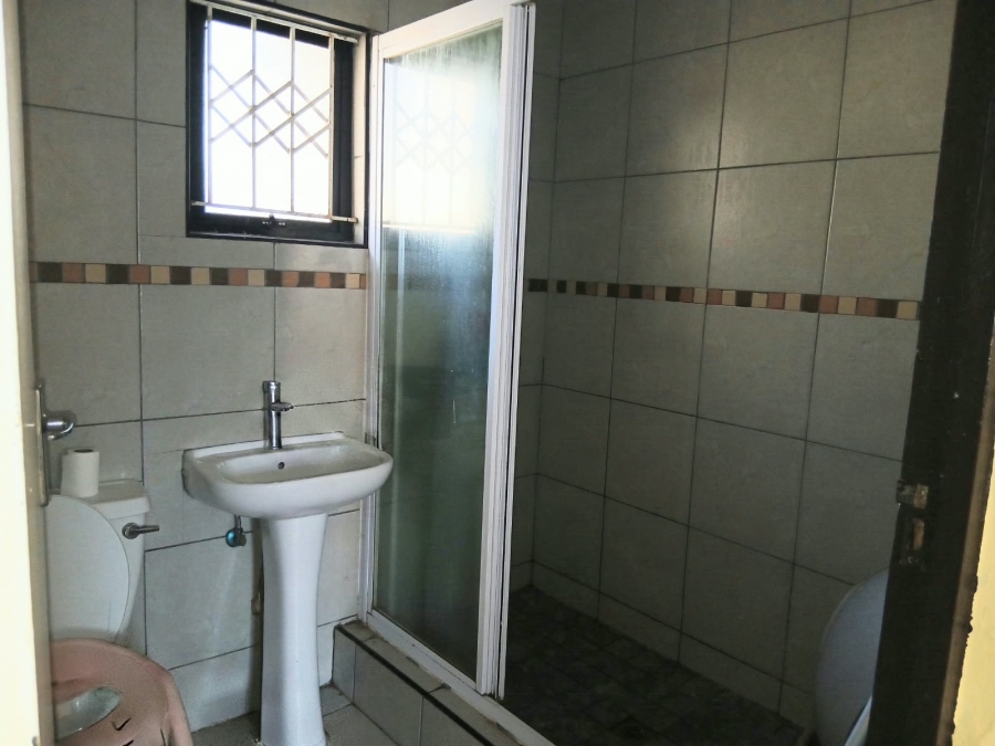 To Let 2 Bedroom Property for Rent in Palmview KwaZulu-Natal