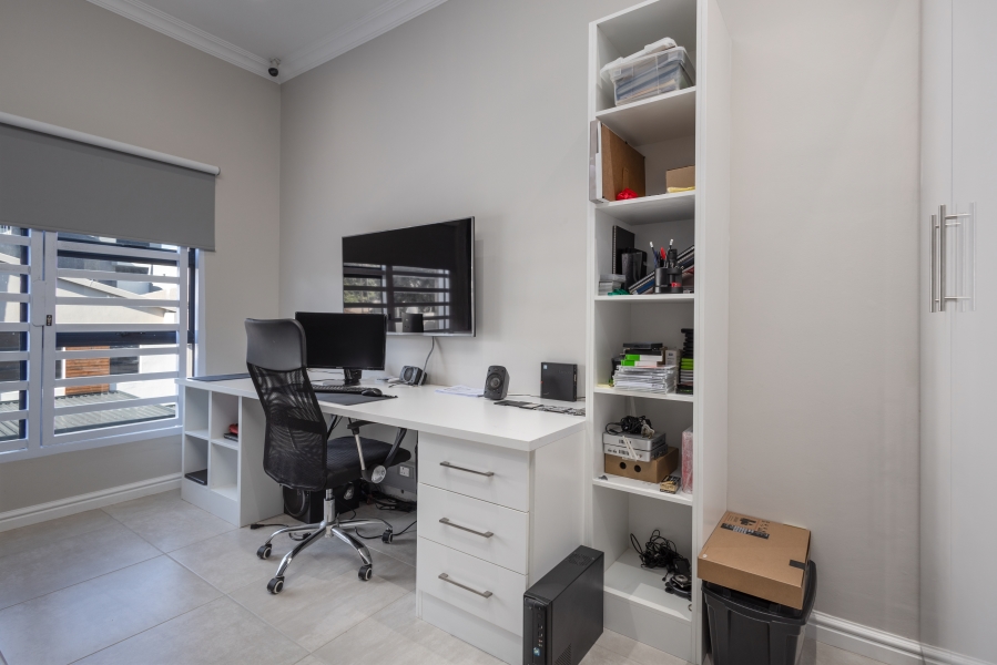 4 Bedroom Property for Sale in Windermere KwaZulu-Natal