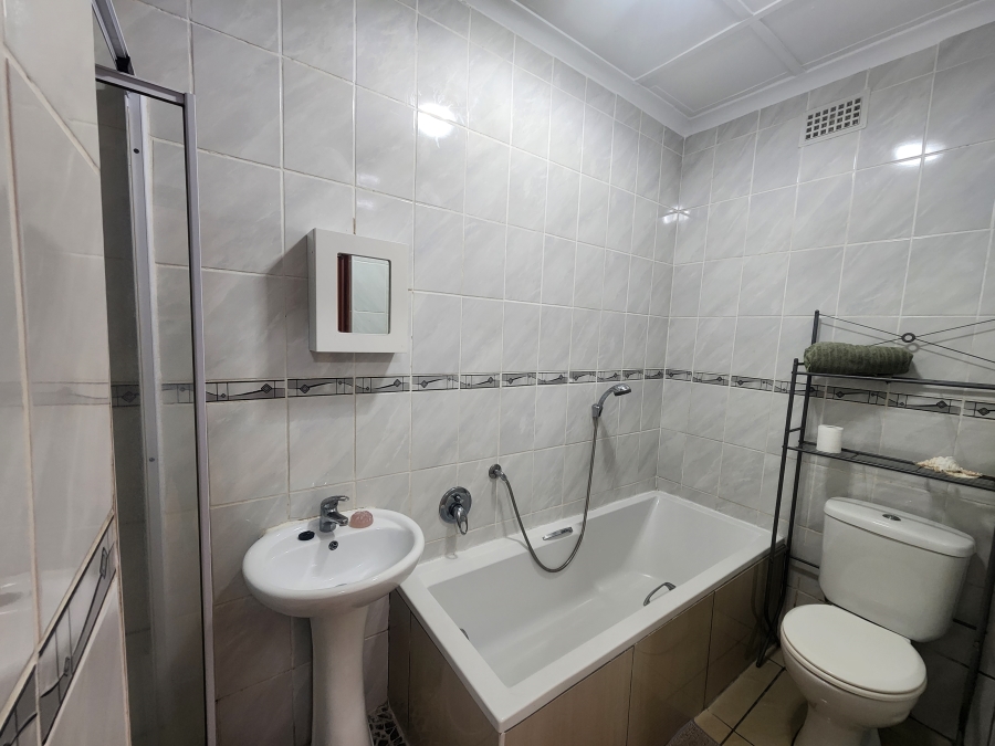 3 Bedroom Property for Sale in Ocean View KwaZulu-Natal