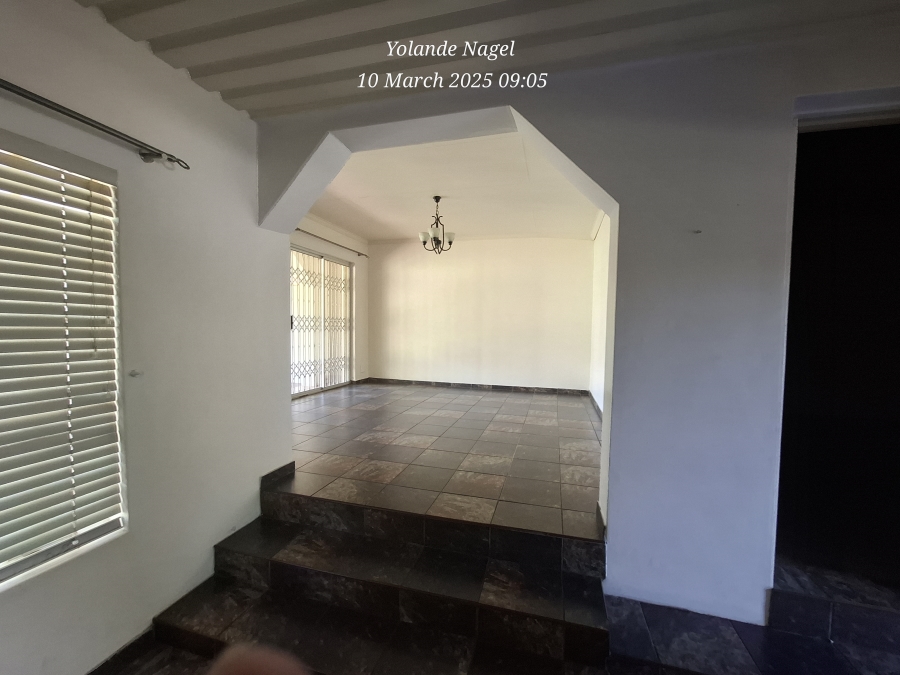 To Let 3 Bedroom Property for Rent in Schuinshoogte KwaZulu-Natal