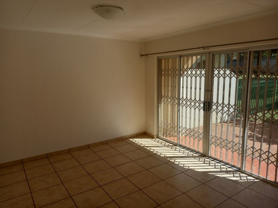 To Let 3 Bedroom Property for Rent in Schuinshoogte KwaZulu-Natal