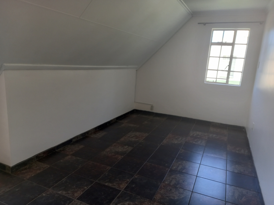 To Let 3 Bedroom Property for Rent in Schuinshoogte KwaZulu-Natal