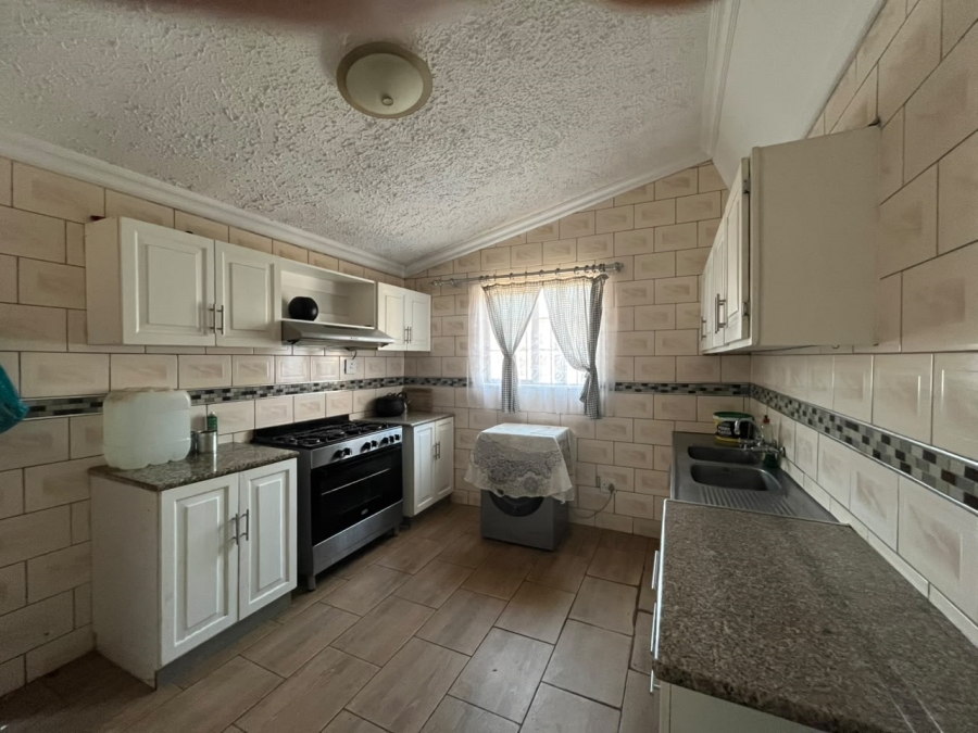 5 Bedroom Property for Sale in Richem KwaZulu-Natal