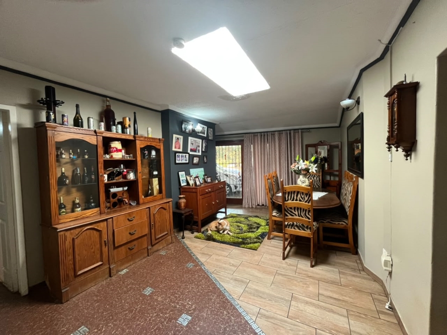 5 Bedroom Property for Sale in Richem KwaZulu-Natal