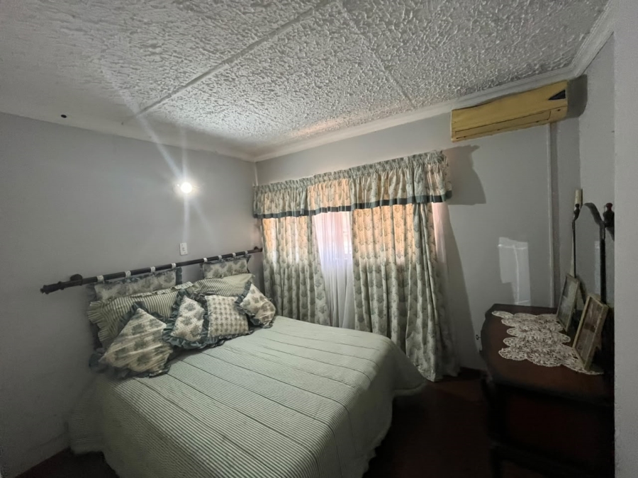 5 Bedroom Property for Sale in Richem KwaZulu-Natal