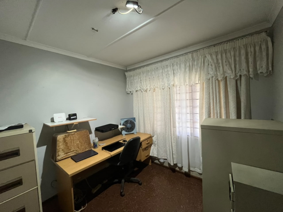 5 Bedroom Property for Sale in Richem KwaZulu-Natal