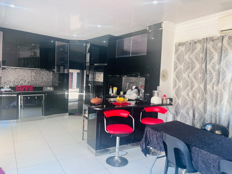 5 Bedroom Property for Sale in Panorama KwaZulu-Natal