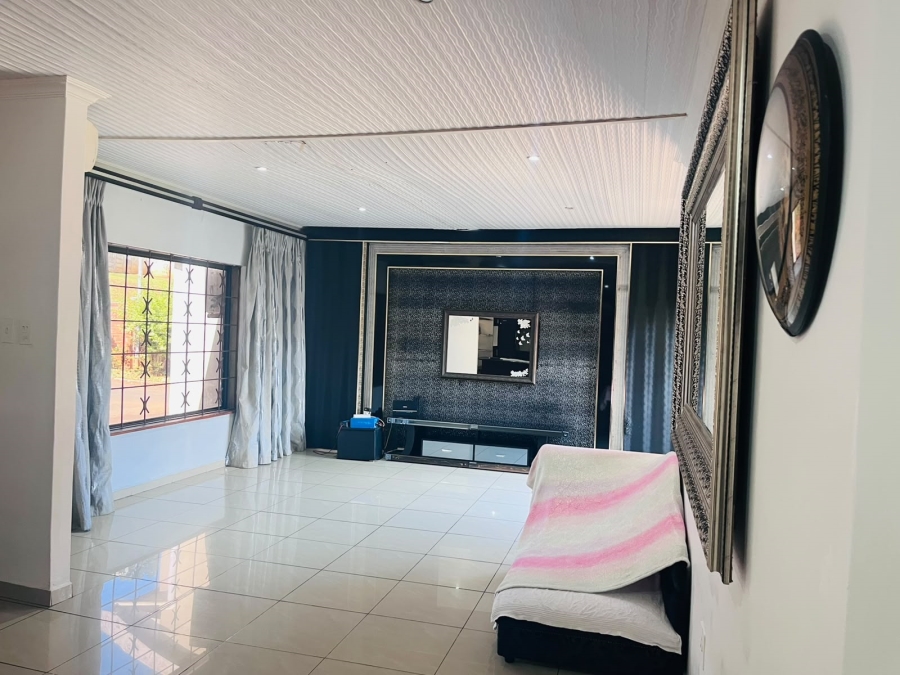 5 Bedroom Property for Sale in Panorama KwaZulu-Natal
