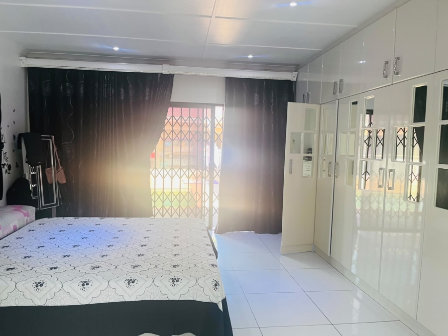 5 Bedroom Property for Sale in Panorama KwaZulu-Natal
