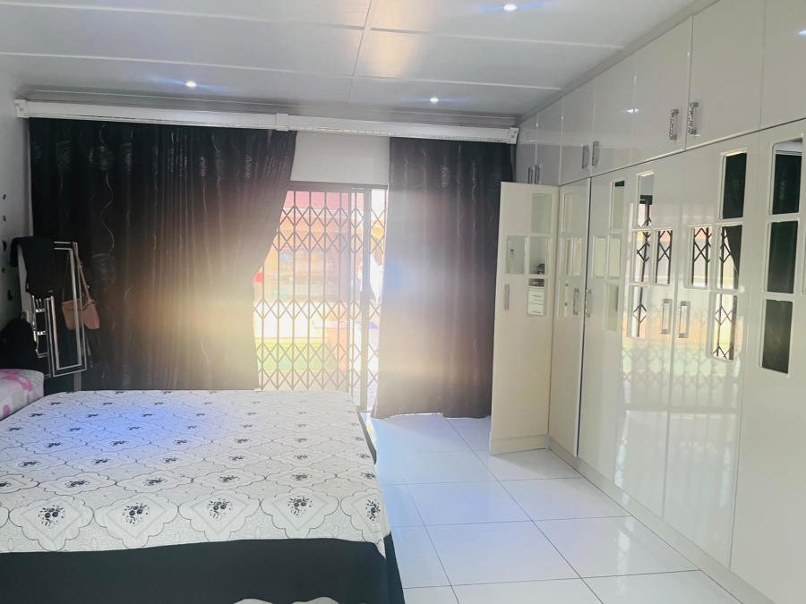 5 Bedroom Property for Sale in Panorama KwaZulu-Natal