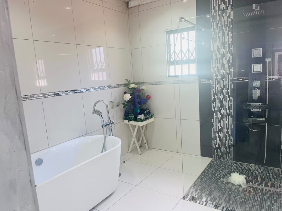 5 Bedroom Property for Sale in Panorama KwaZulu-Natal