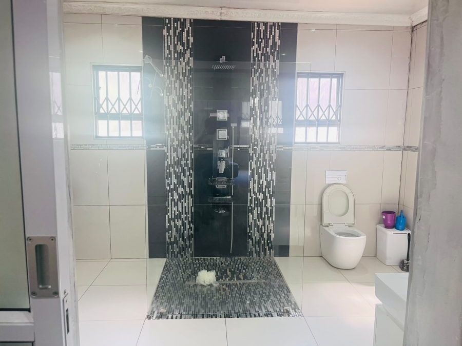 5 Bedroom Property for Sale in Panorama KwaZulu-Natal