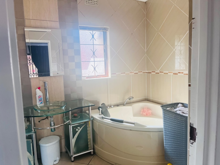 5 Bedroom Property for Sale in Panorama KwaZulu-Natal