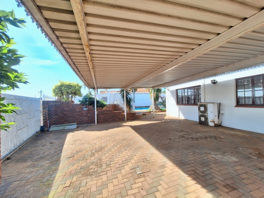 4 Bedroom Property for Sale in Brighton Beach KwaZulu-Natal