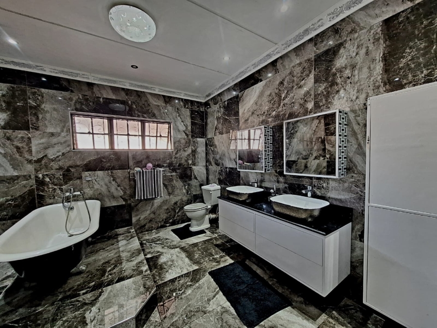 4 Bedroom Property for Sale in Brighton Beach KwaZulu-Natal