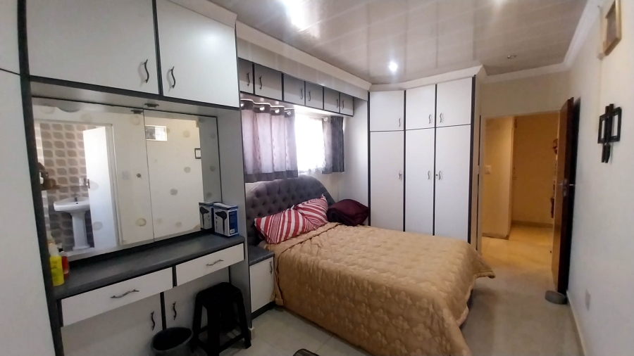 4 Bedroom Property for Sale in Woodview KwaZulu-Natal