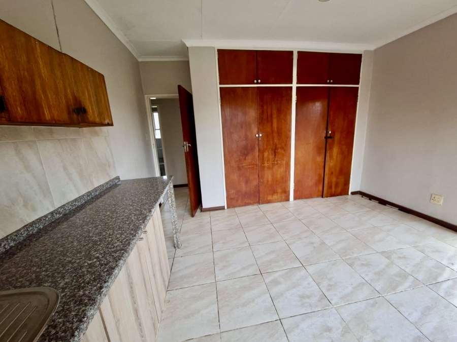 1 Bedroom Property for Sale in Schuinshoogte KwaZulu-Natal